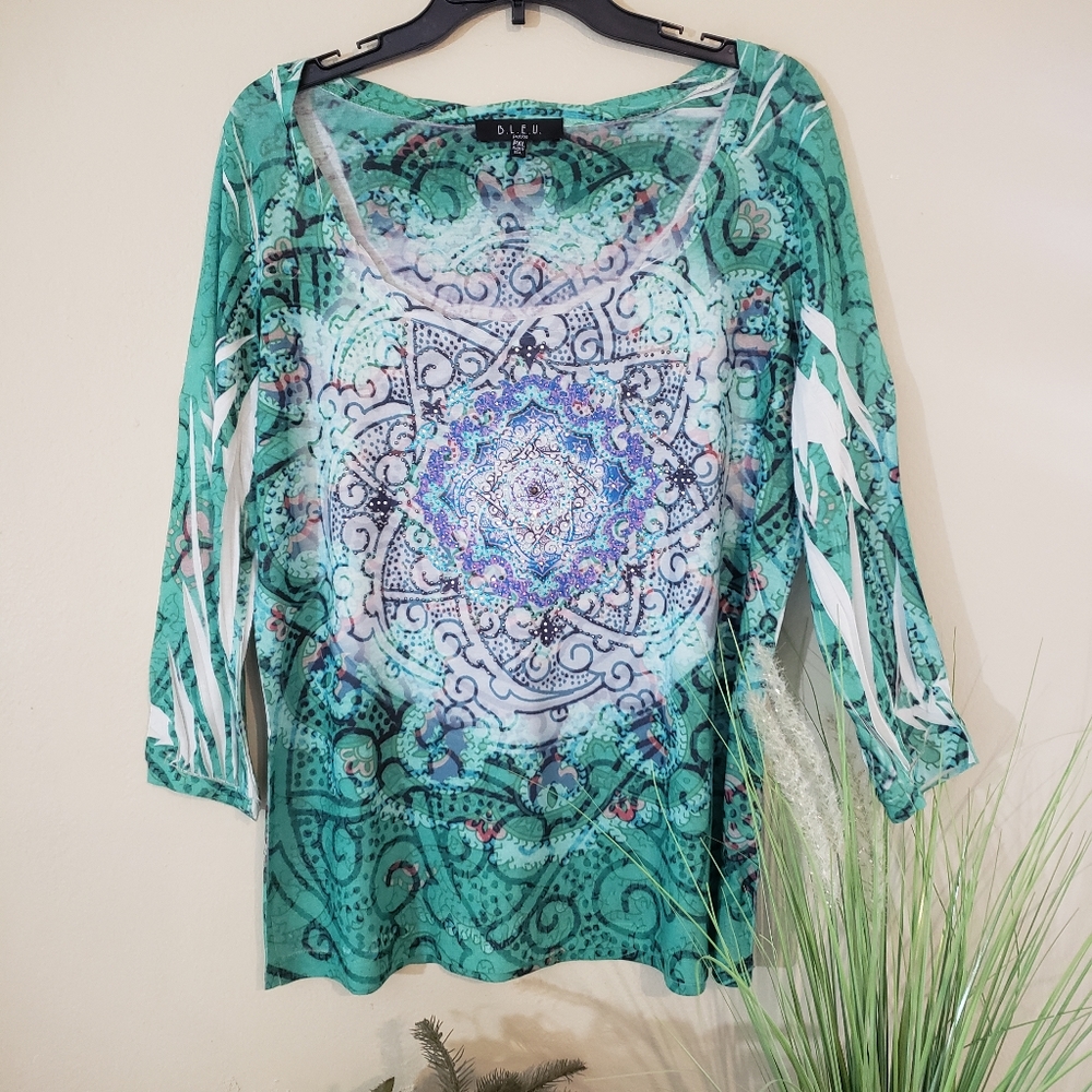 BLEU multi color graphics design top